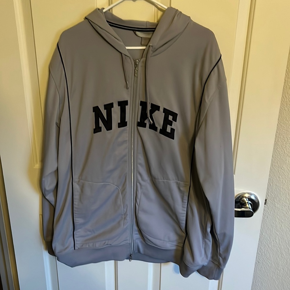 Great Nike hoodie! Like new quality!! Great for holiday gift!